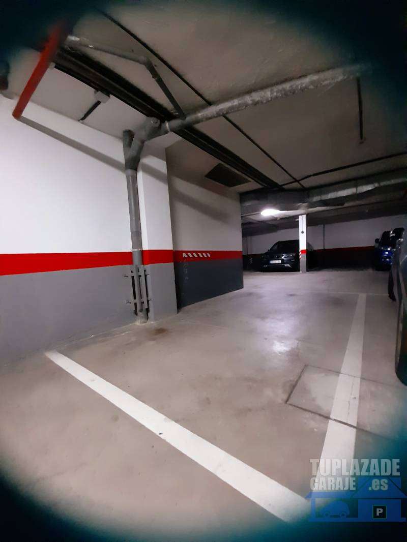 plaza de garaje para coche grande/mediano en primera planta, fácil maniobra, vigilada y con mando a distancia - 805161128560