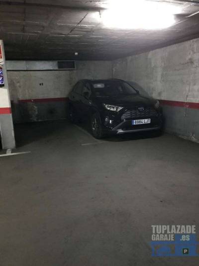 garaje bien comunicado. cerca de la vaguada, del hospital ramón y cajal y de la paz. tiene vigilanc