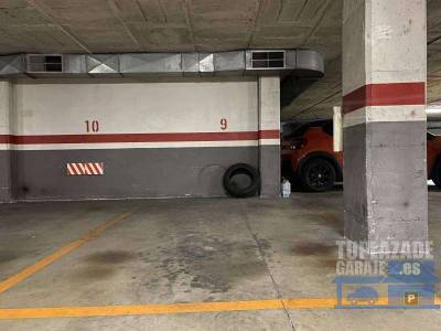 parking coche grande en passatge senillosa (junto pl.artós)
accesos amplios y cómodos tanto puert