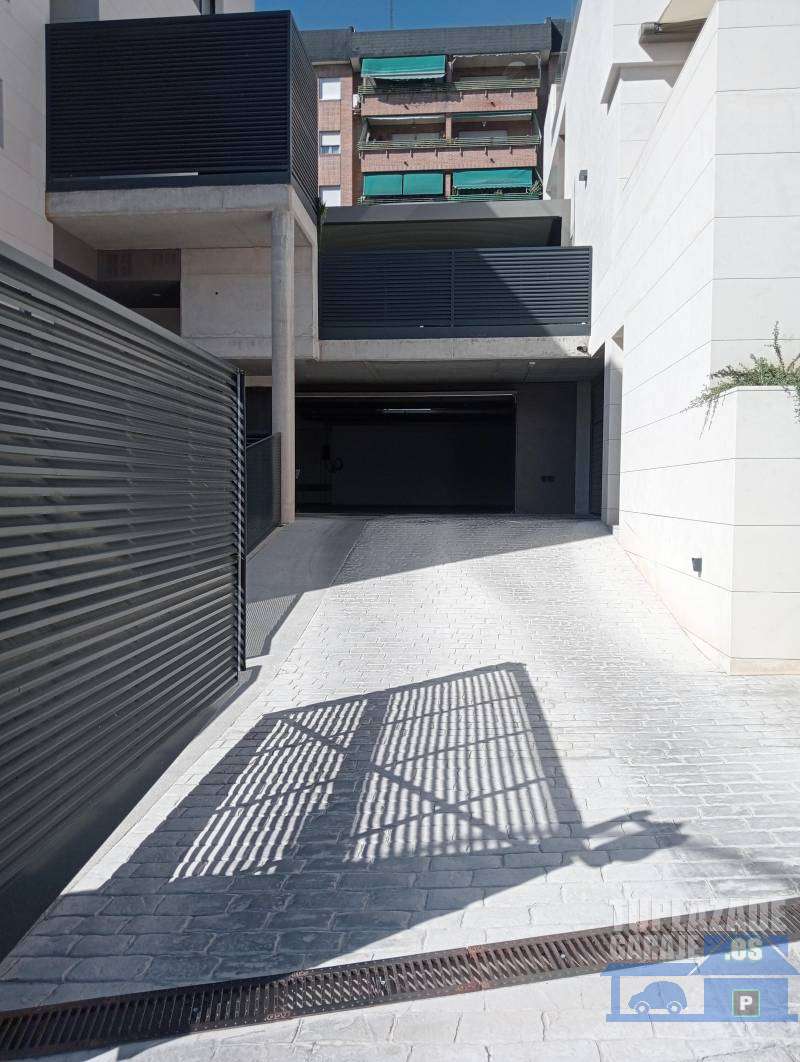 Plazas garaje disponibles en Angelita Camarero - 2700028281093