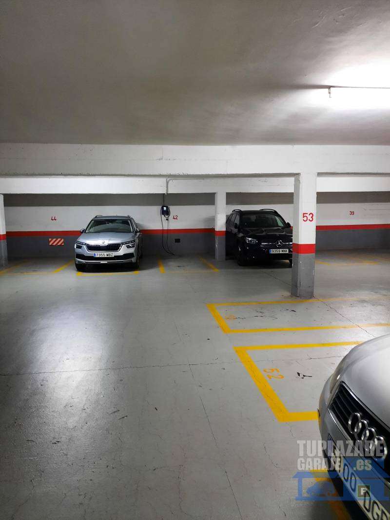 Plaza de parking para coche grande - 068637681174