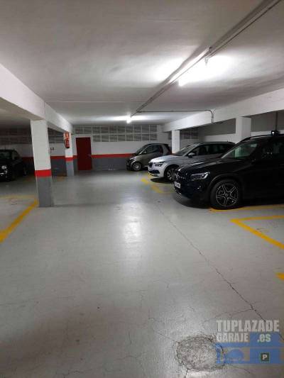 plaza de parking para coche mediano, 4,10mx2,5m, en garage luminoso, bien ventilado en planta baja. 
