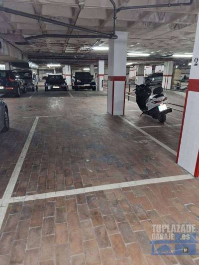 plaza de parking con buen acceso en zona de cuzco -madrid 4,90x 2,50 m. vigilancia privada.