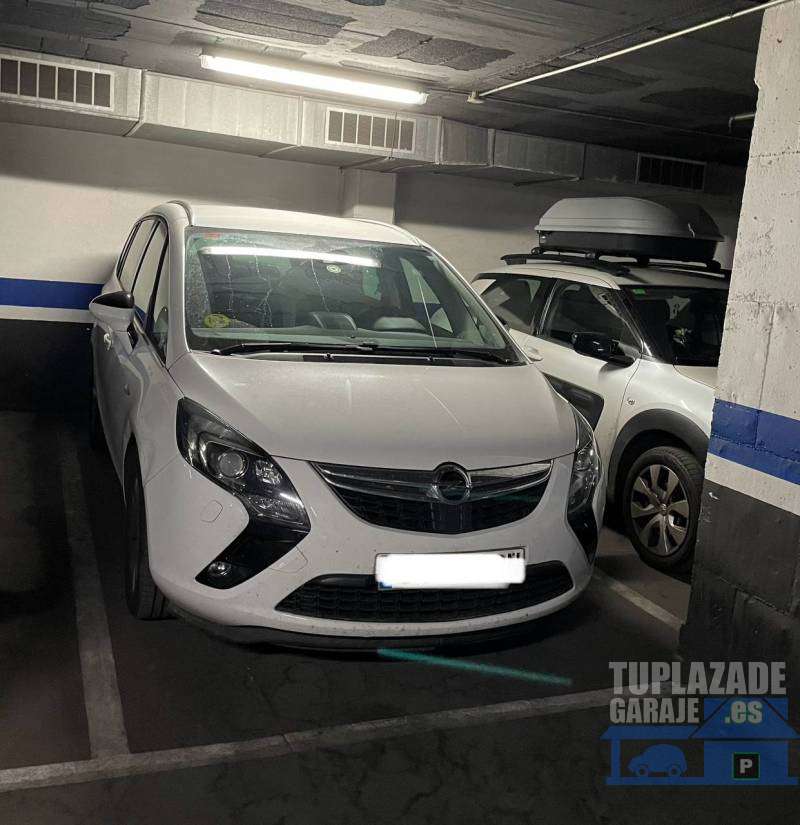 Plaza Parking en alquiler para coche grande zona Sagrera - 2432413381268