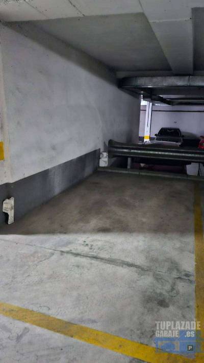 plaza de garaje situado en sotano primero ventilado y con plaza de entrada y salida automática.