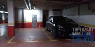 plaza de garaje ubicada cerca del centro, a 50 metros de la estación de ferrocarril y autobuses. r