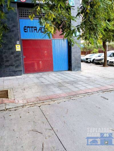 ubicada en plaza de los marines en el edificio de mercadona.
rampa de acceso cómoda y práctica.
