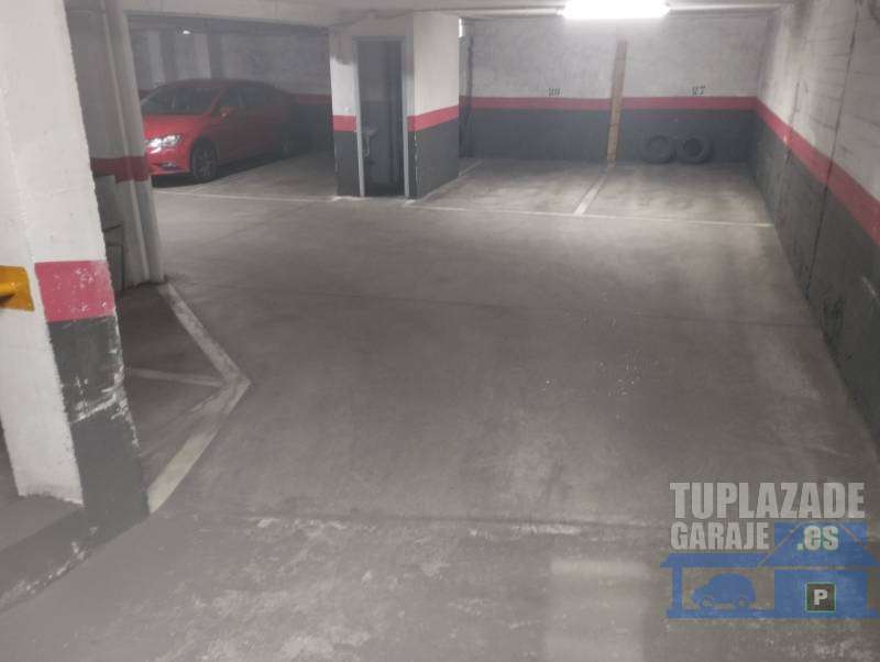 Garaje amplio para coche grande y moto grande. - 56129145281354