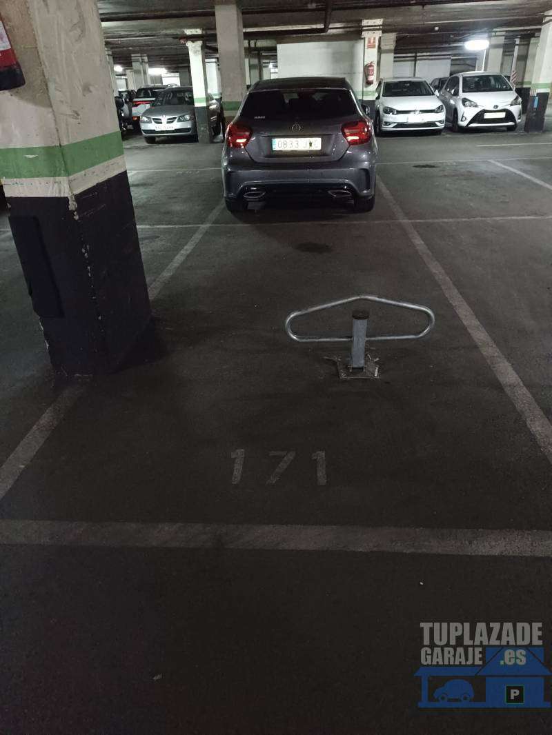 Tres plazas de garaje en Barcelona. (17.000 €/cada una) - 8022112381629