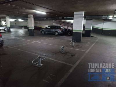 se venden tres plazas de garaje en barcelona. medidas 4,5 x 2,10 metros (coche grande/furgoneta). ga
