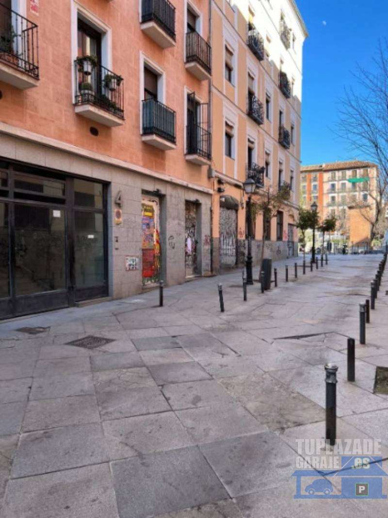 Plaza de garaje para coche grande en Malasaña. - 44076131281634