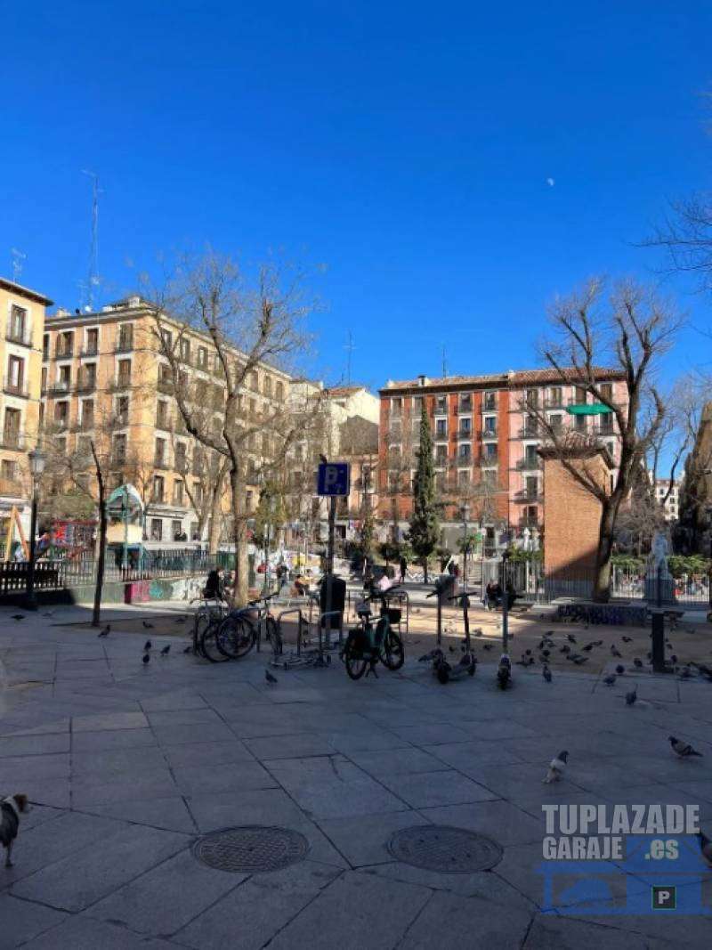 Plaza de garaje para coche grande en Malasaña. - 44076131281634