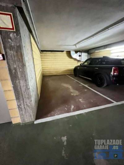 plaza de garaje para coche grande en malasaña, a 20 metros de la plaza del dos de mayo y a 30 metro