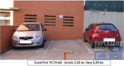 aparcamiento exterior para coche pequeño-mediano. en la vall de l’arrabassada, cerca del cap llev