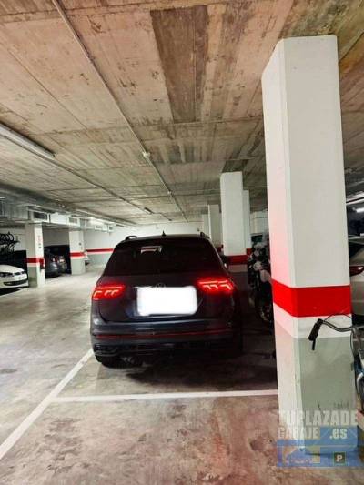 se alquila espaciosa plaza de parking de 33,20 m² construidos, situada en la planta -2 de un edific