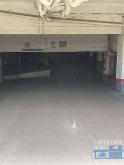 se vende plaza de garaje doble en calle la habana 35, junto a centro cívico avanzada-la cueva. 
-e