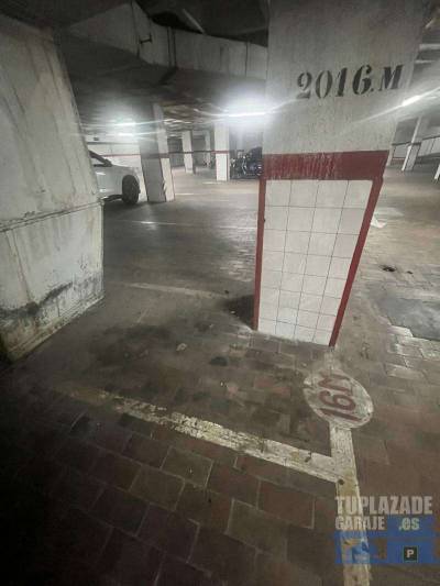 cerca del metro cuzco, calle julián besteiro  ,acceso por dos calles y la misma para la salida.