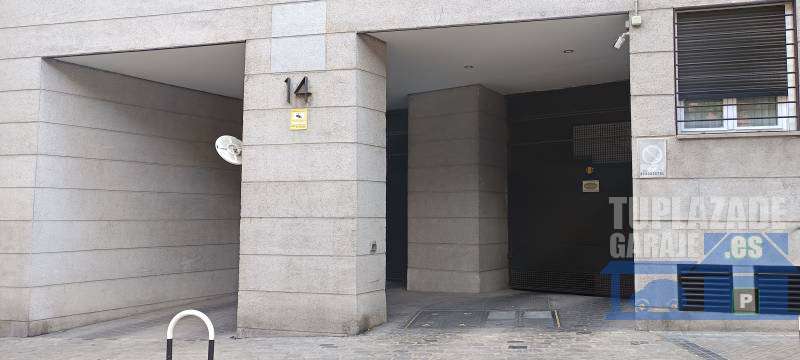 Plaza de garaje pequeña en Paseo de los Olmos 14 - 82345269281774