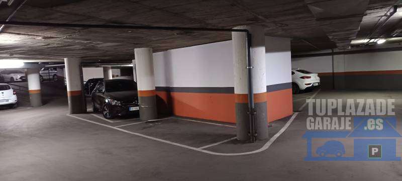 Plaza de garaje pequeña en Paseo de los Olmos 14 - 82345269281774