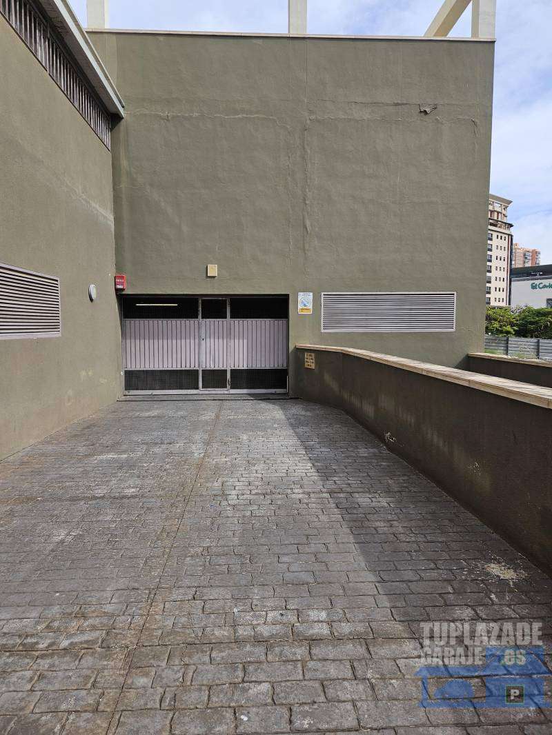Frente C.Comercial Meridiano, junto Tres de Mayo - 47576287381747