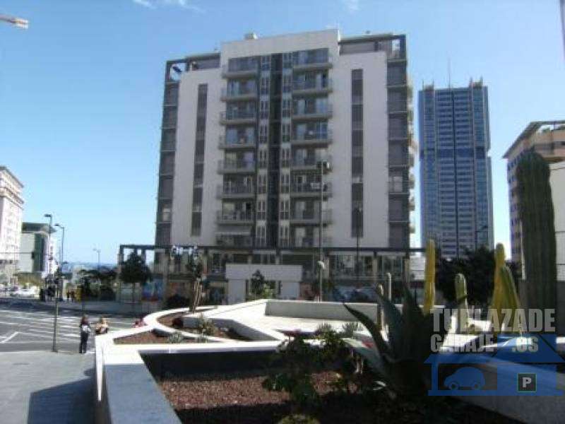 Frente C.Comercial Meridiano, junto Tres de Mayo - 47576287381747