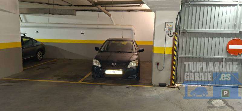 Alquilo garaje calle Hoyuelo, 2 Pacífico, fácil acceso, planta calle, no subterráneo, nueva finca, a 3 metros entrada. - 26238264281765 - 76051291281765