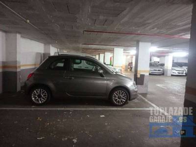 plaza de garaje grande (2,34 x 5,38 m); cabe un coche y una moto. planta -2. al lado de la fundació
