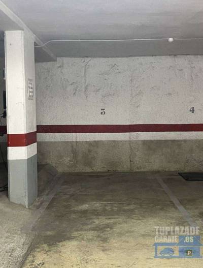 plaza de garaje n°3 en calle manuel melia i fuster 46.
enfrente del ascensor. finca con cámaras d