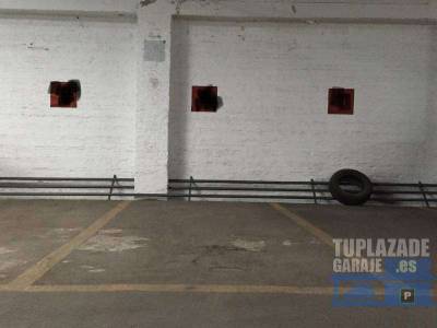 poza garaje en planta primera. ideal para coche mediano. al lado de la parroquia de los remedios.