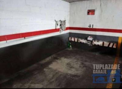 plaza de parking para coche grande o coche mÁs moto, acceso fÁcil y buena maniobrabilidad.