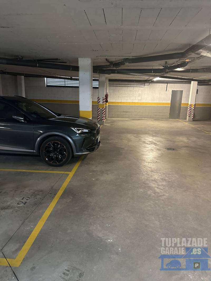 Plaza para coche grande y moto grande en Pardinyes - 7666838251983