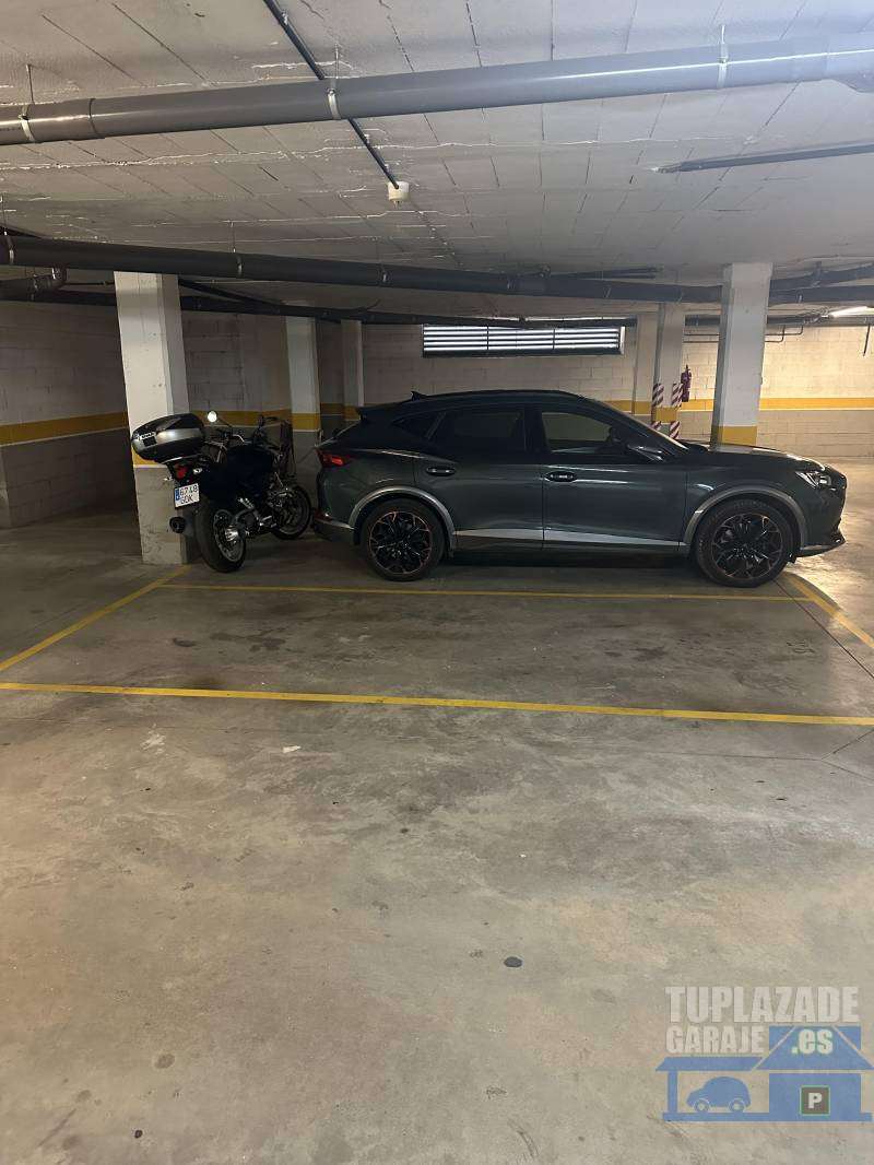Plaza para coche grande y moto grande en Pardinyes - 7666838251983