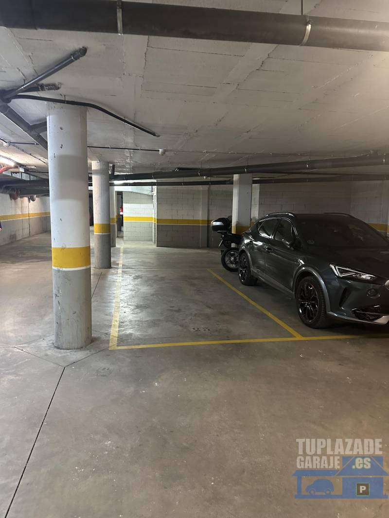 Plaza para coche grande y moto grande en Pardinyes - 7666838251983