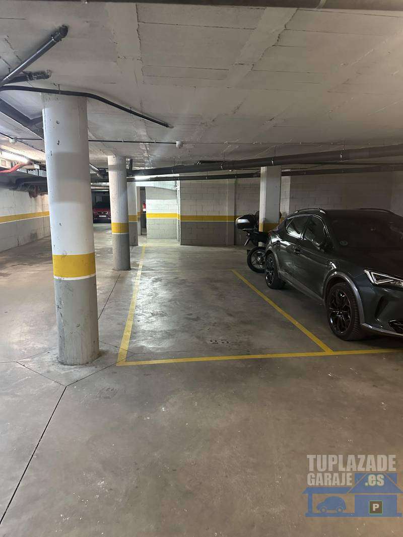 Plaza para coche grande y moto grande en Pardinyes - 7666838251983