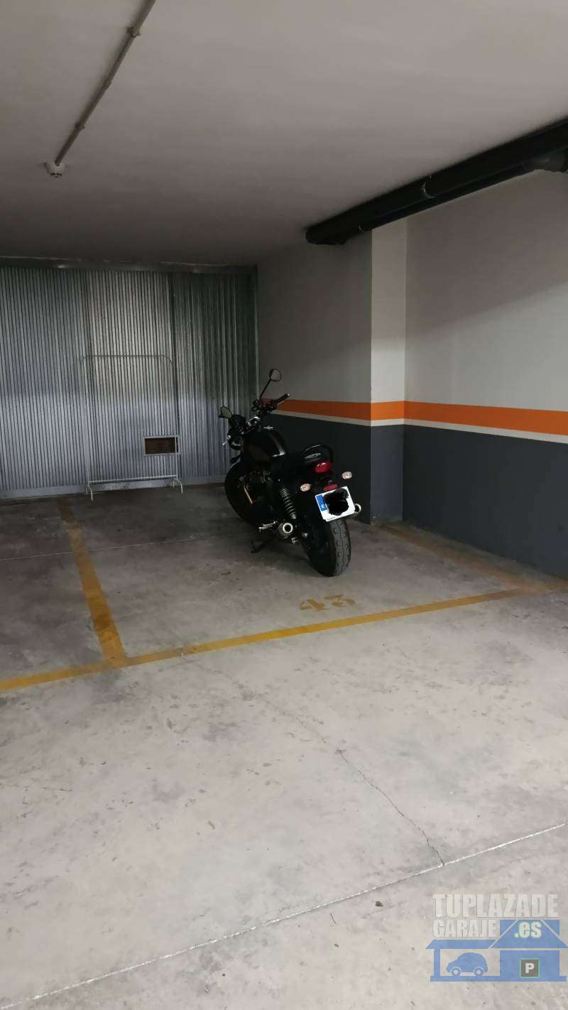 Plaza de Aparcamiento cerca del Mercado de San Enrique - 98786124282090