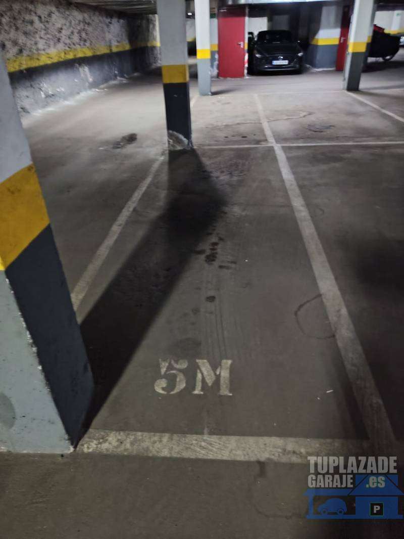 Amplia plaza de garaje para cualquier tipo de moto, con entrada y salida a garaje independiente - 87423131282098