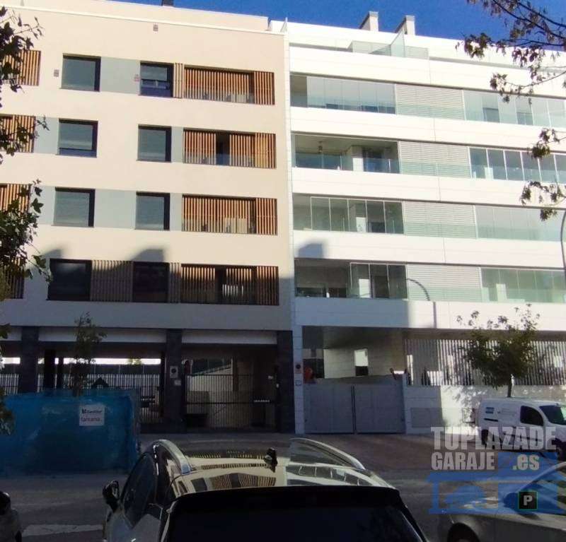 Plaza de garaje de estreno en la planta -1 de un edificio residencial. - 16615136282107