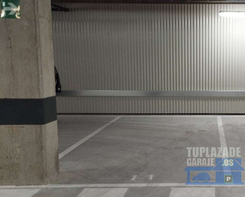 Plaza de garaje de estreno en la planta -1 de un edificio residencial. - 16615136282107