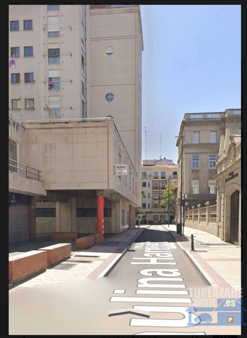 PLAZA DE GARAJE GRANDE CON ARMARIO TRASTERO  | Junto Colegio Lourdes | 90 €/mes - 12127166472147