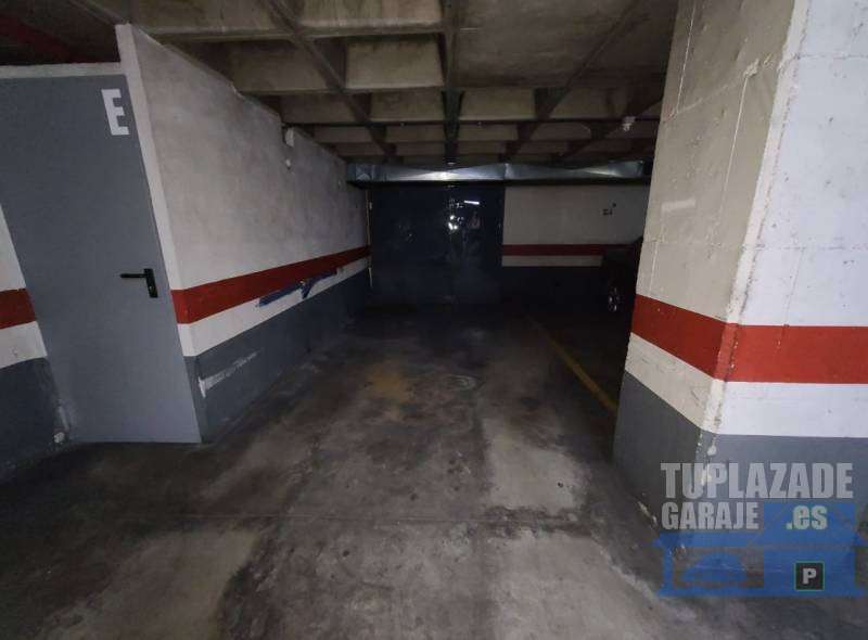 PLAZA DE GARAJE GRANDE CON ARMARIO TRASTERO  | Junto Colegio Lourdes | 90 €/mes - 12127166472147