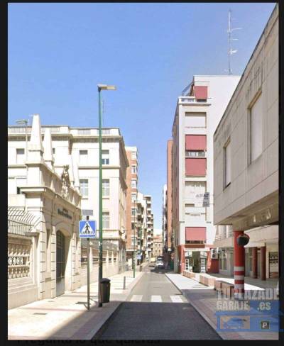 plaza de garaje + armario/trastero
se alquila amplia plaza de garaje en paulina harriet, junto al c