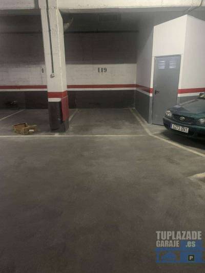 se alquila plaza de garaje de fácil acceso, apta para coches pequeños, medianos y grandes.
caract