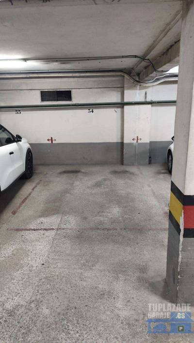 parking en los bajos de las torres de plaza madrid ( es forti ) . facil acceso. la entrada se realiz