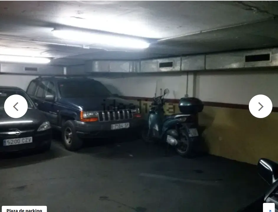 Plza para coche mediano o pequeño pues plaza grande acceso complicado en Plaza de Molina, Barcelona - R-1353